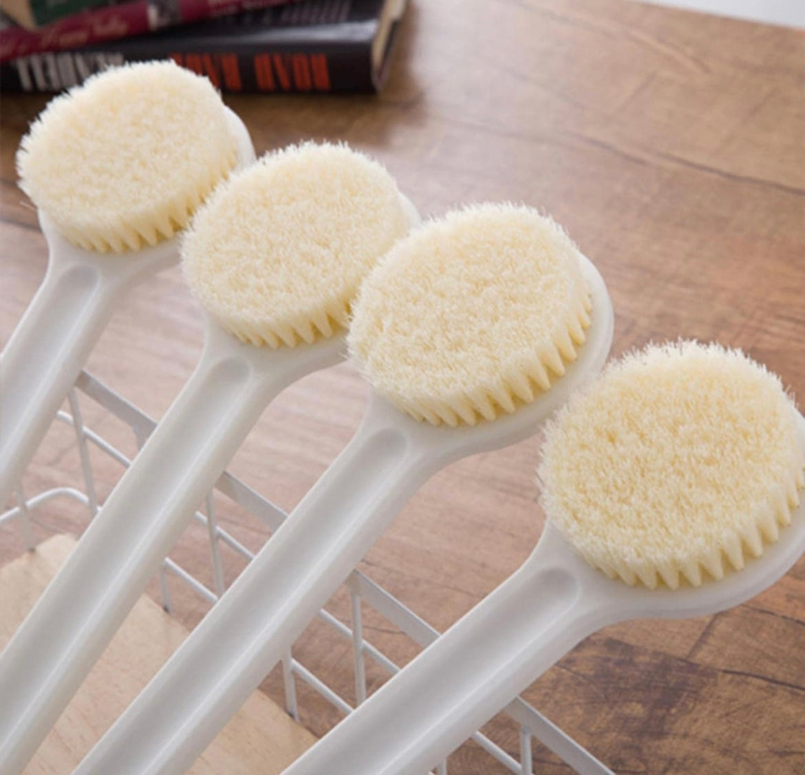 1686- Plastic White Round Bath Brush