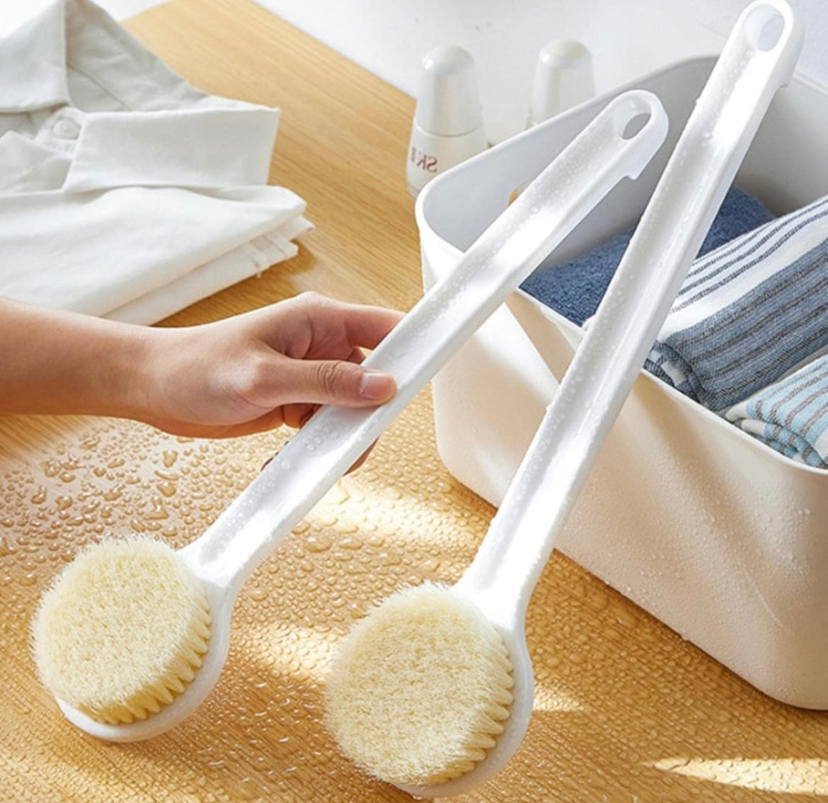 1686- Plastic White Round Bath Brush